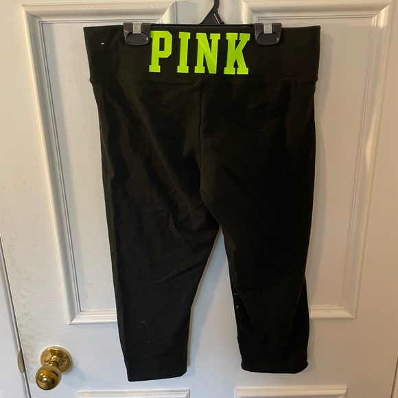 Awesome PINK Capri logo yoga pants - Picture 1 of 9